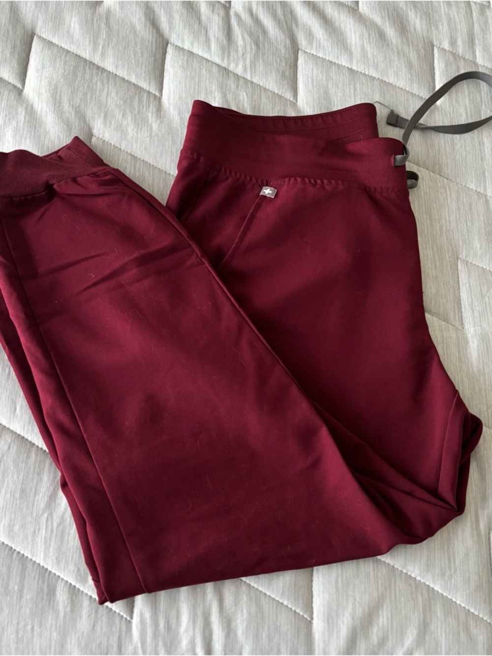 Figs Women's Burgundy Zamora Joggers size Medium Petite